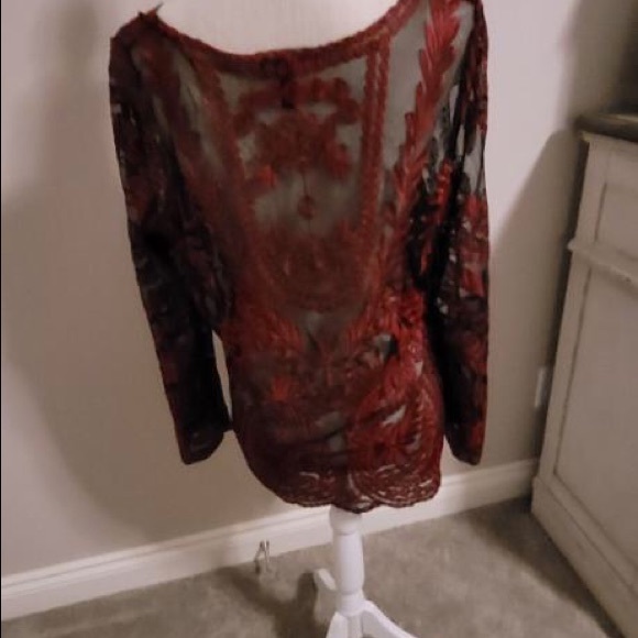 Excellent used condition, black see through netting, burgundy appliqué design. - Picture 6 of 6